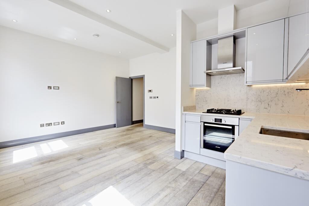 Apartment in London - View 5