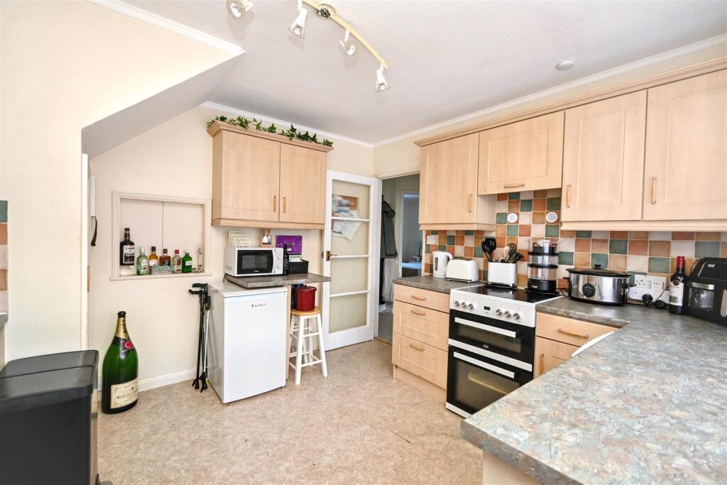 Apartment in Eastbourne, East Sussex - More