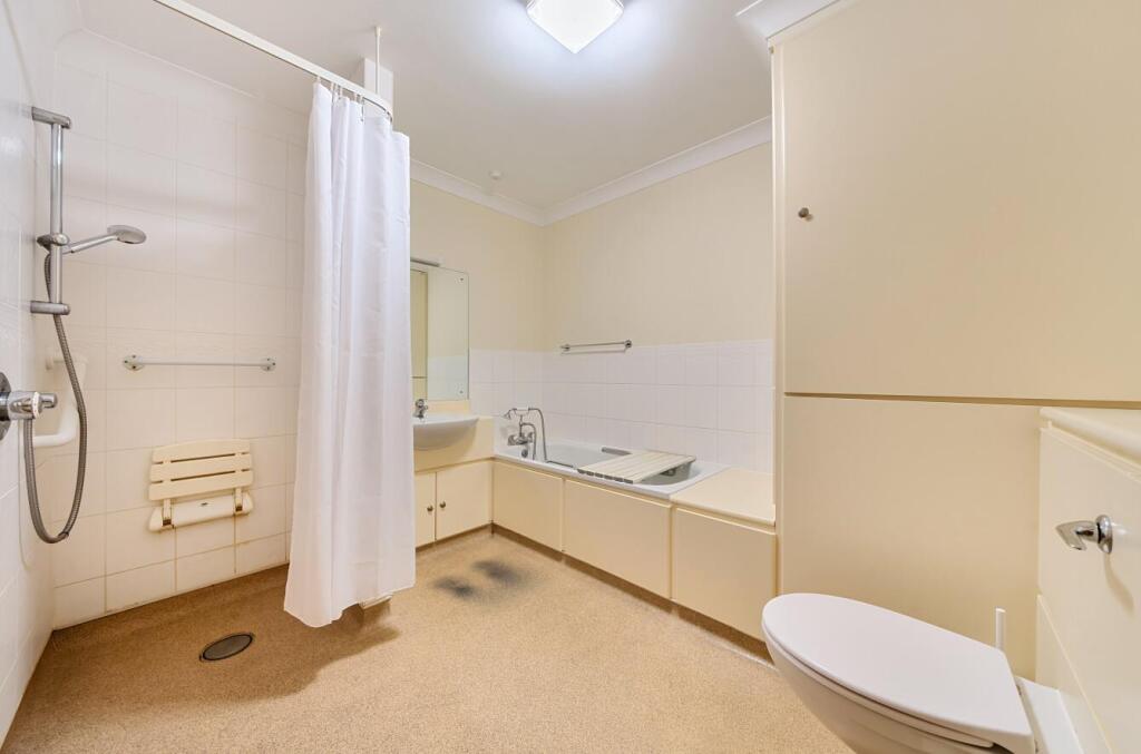 Knightwood Mews, Valley Park, Chandler's Ford photo 5