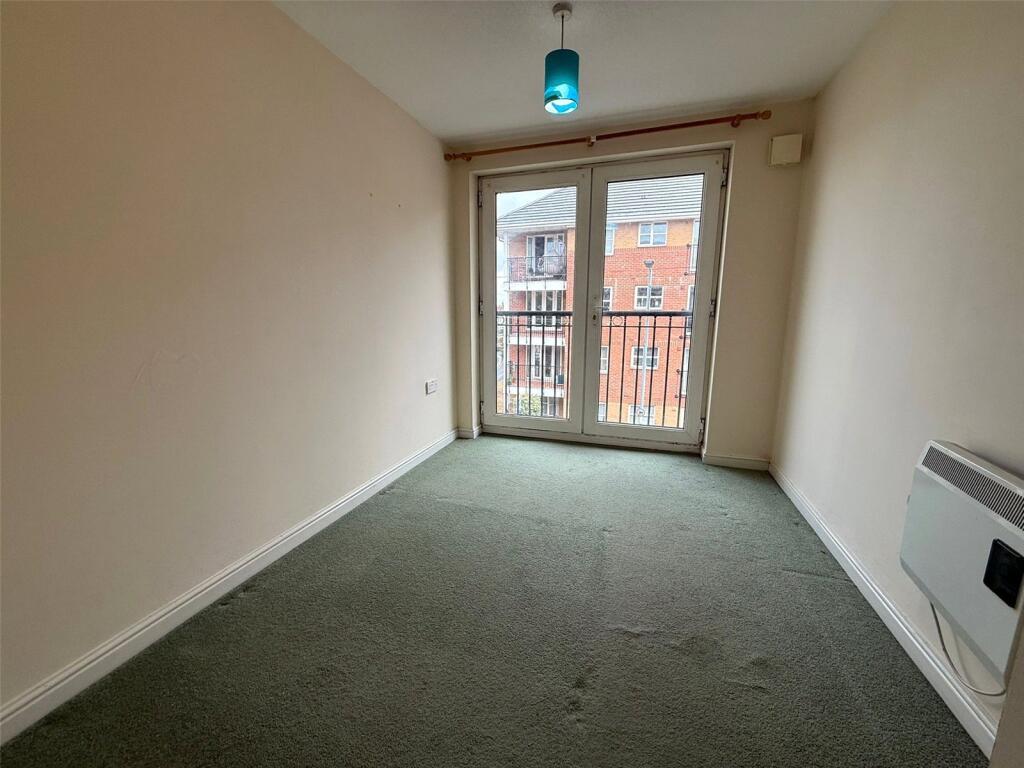 Apartment in Slough - View 5