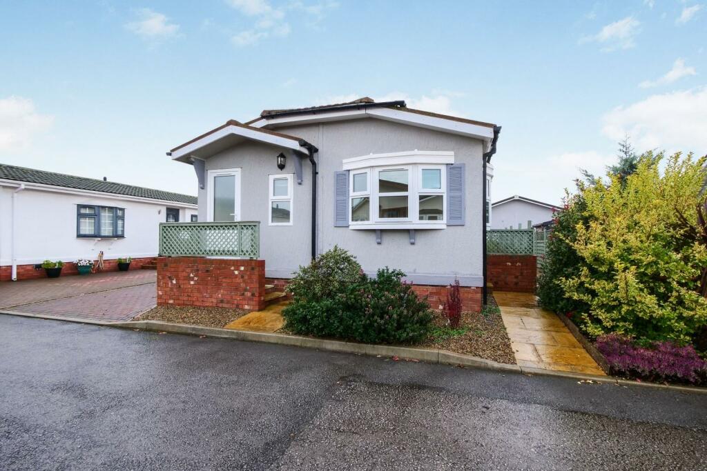 2-bed caravan on Pheasant Way, Acaster Malbis, York, £150,000