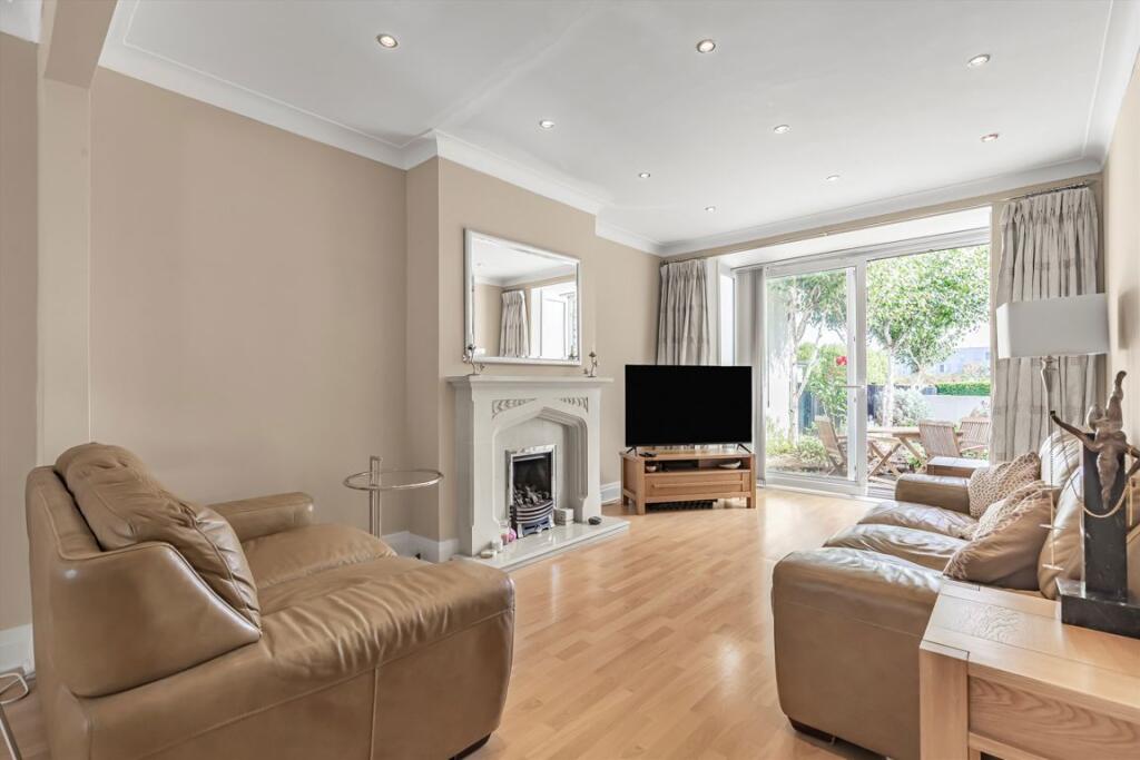 House in Twickenham - View 4