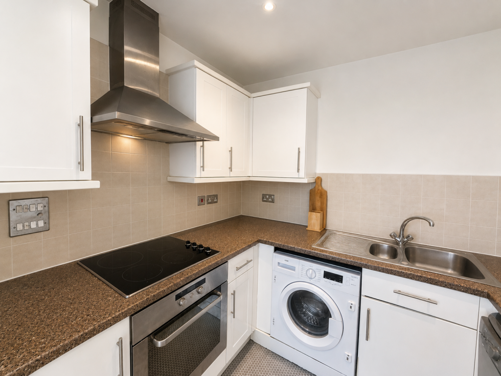 Mill Court, Edinburgh Gate, Harlow, Essex photo 4