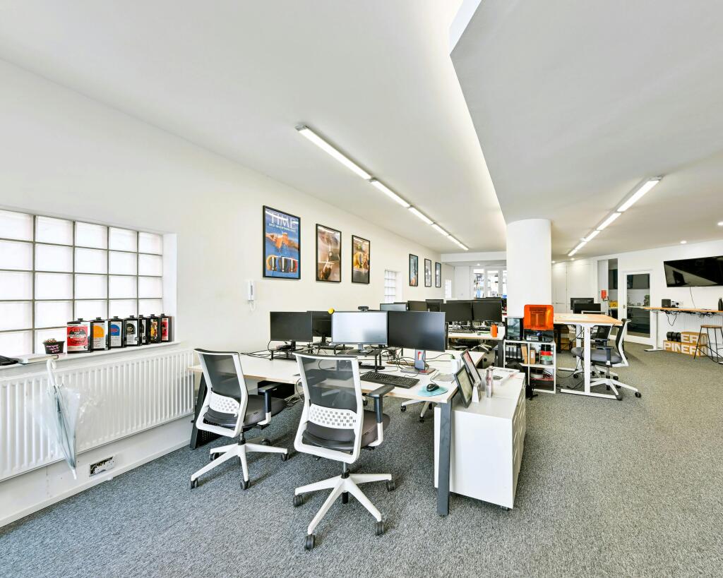 Studio 10 Tiger House, Burton Street, London WC1H 9BY_internal 3.jpg