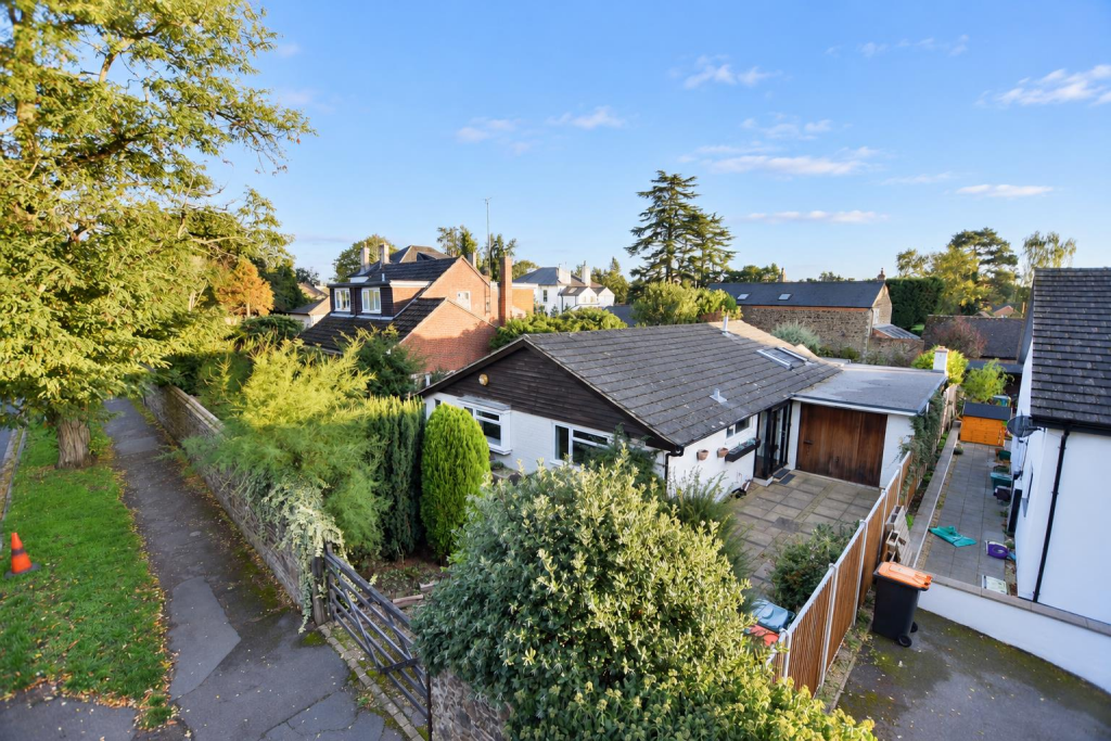 3-bed detached on Heath Park Road, Leighton Buzzard, £625,000