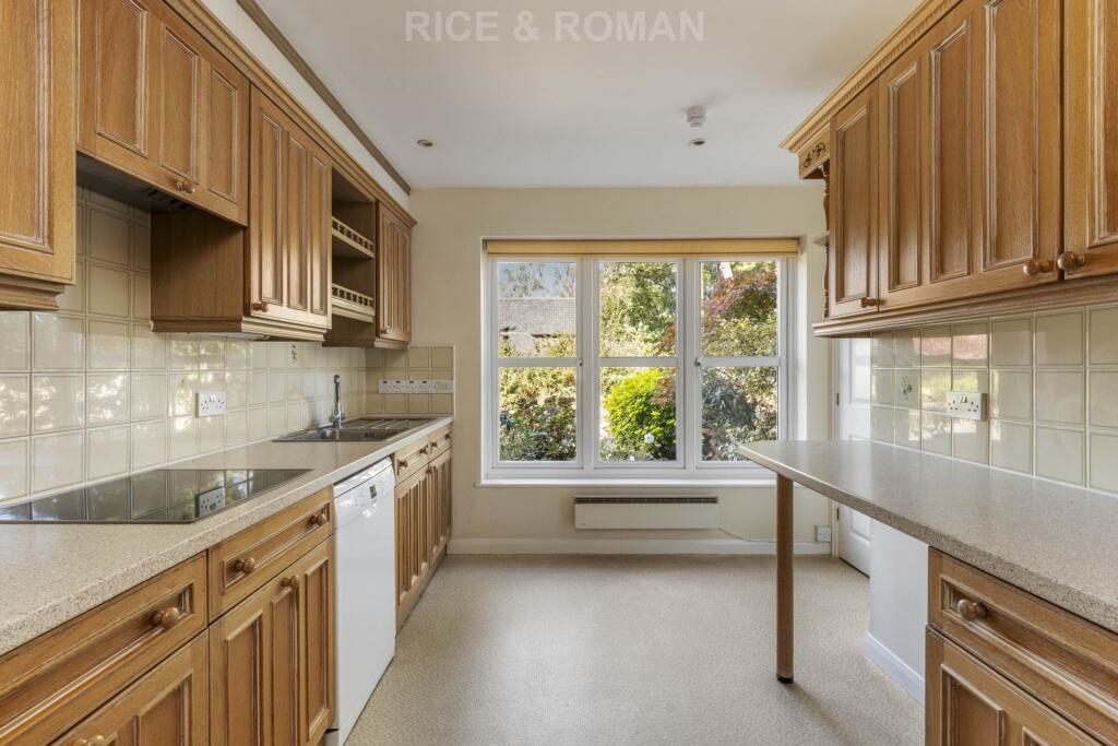 House in Surrey Heath, Surrey - View 5