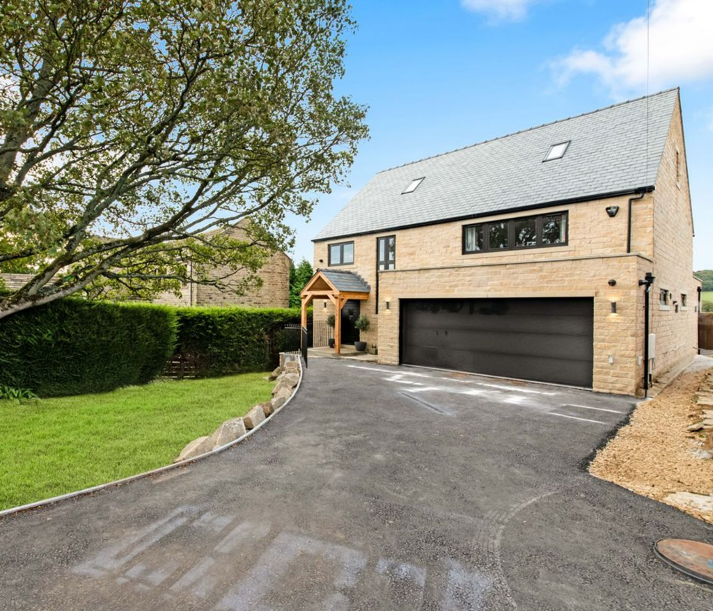 House in Huddersfield - View 4