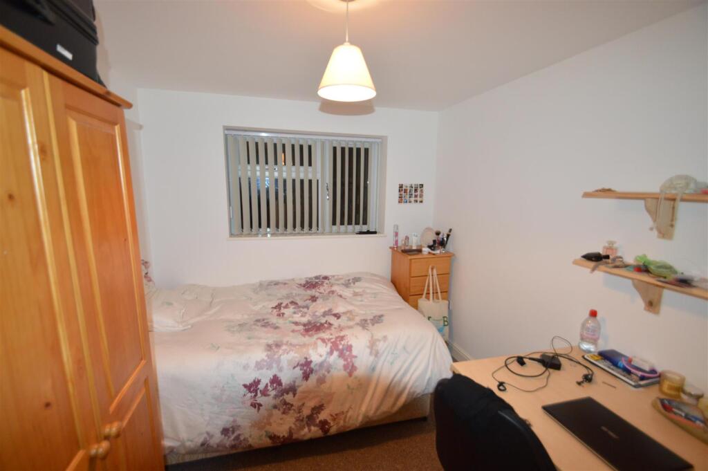 6 bedroom house for rent