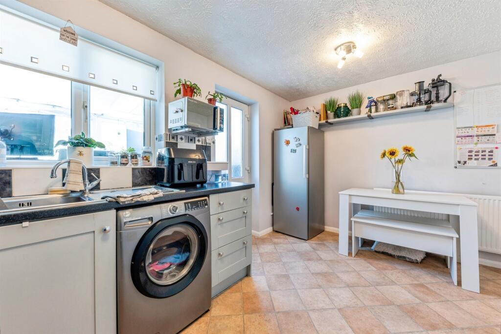 House in South Kesteven, Grantham - More