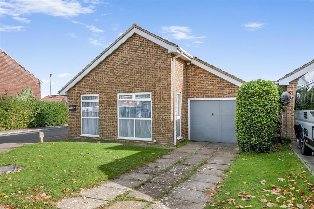 3-bed detached on Hereford Way, Banbury, £320,000