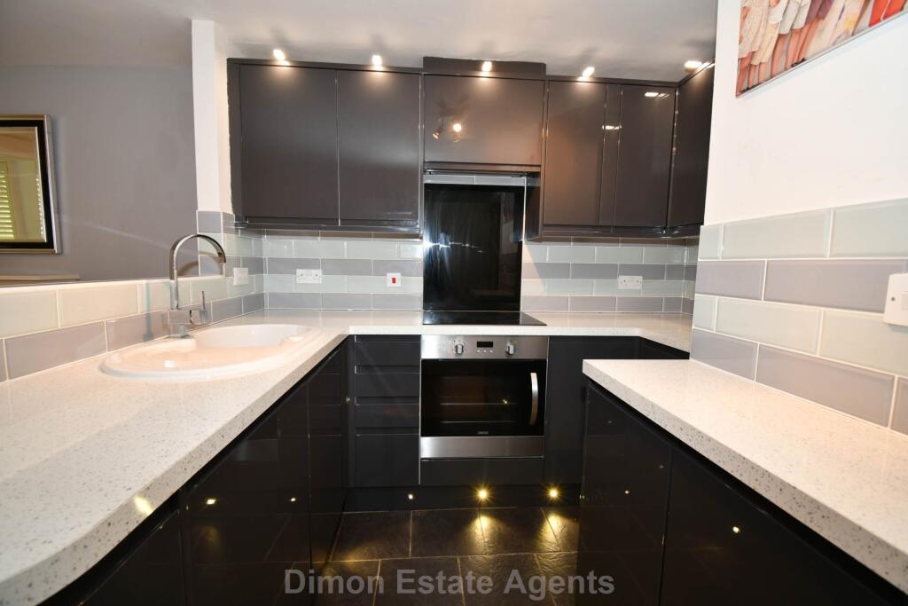 Apartment in Portsmouth - View 3