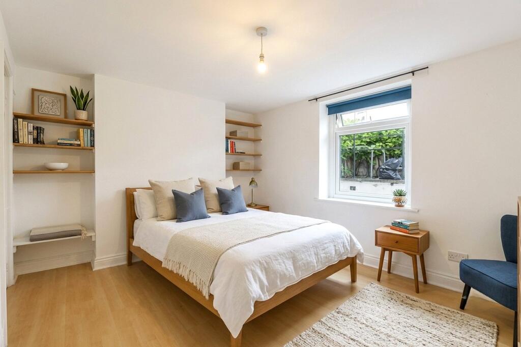 Apartment in Bristol, Cotham - View 3