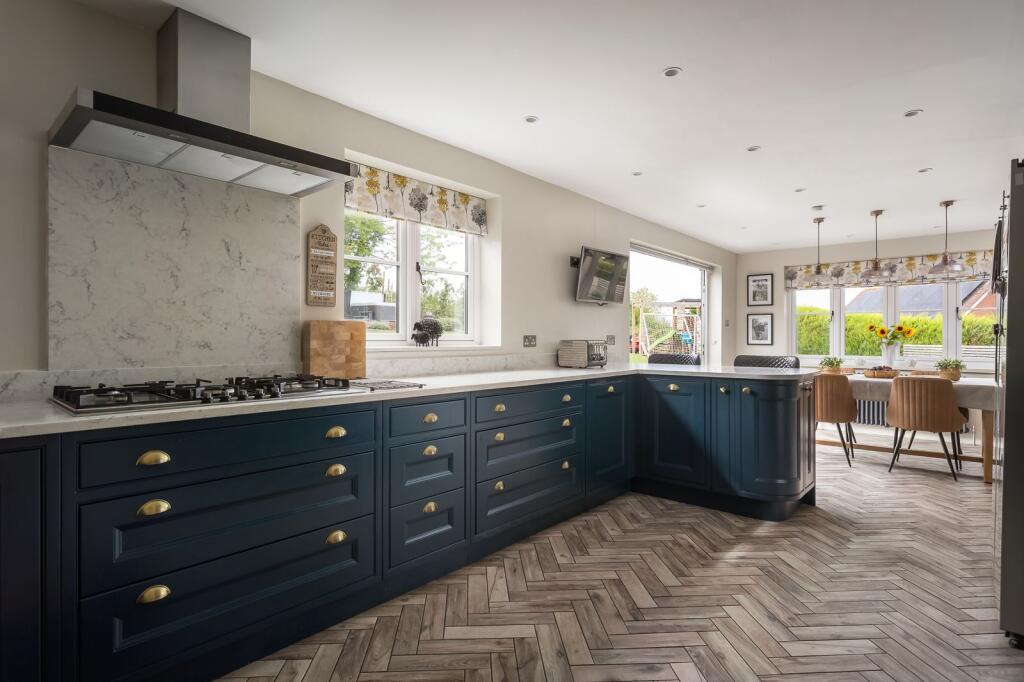 House in Worcester - View 4