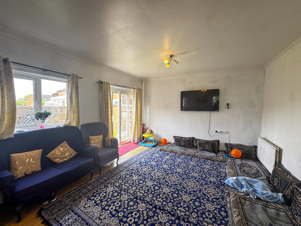 Honingham Close, Arnold, Nottinghamshire, NG5 6SG photo 4