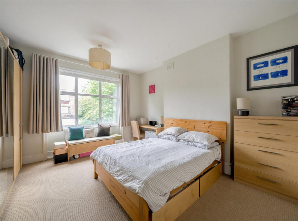 Apartment in London - View 5