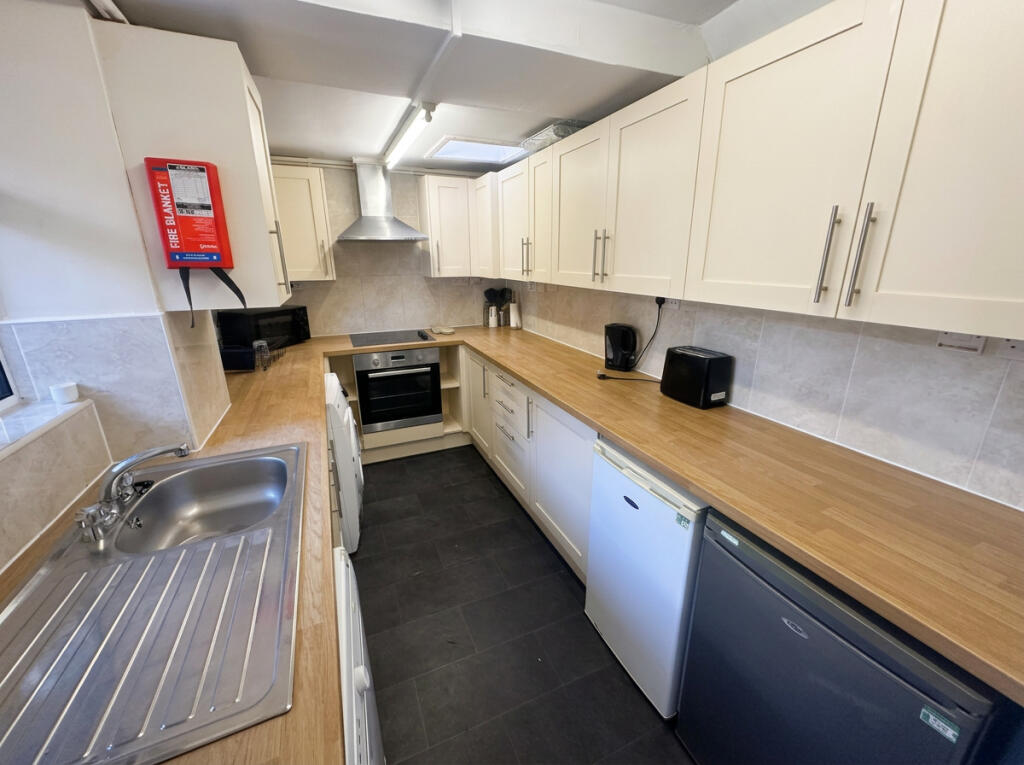 House in Leamington Spa, Lillington, Royal Leamington Spa - View 3