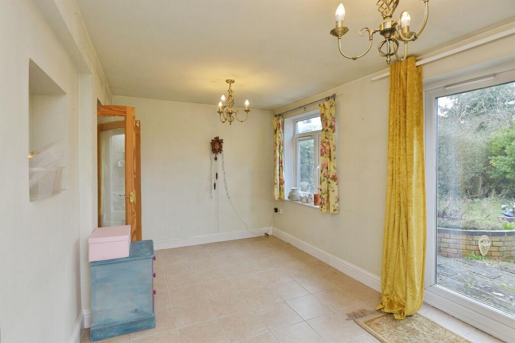 229, Arncliffe Drive photo 3