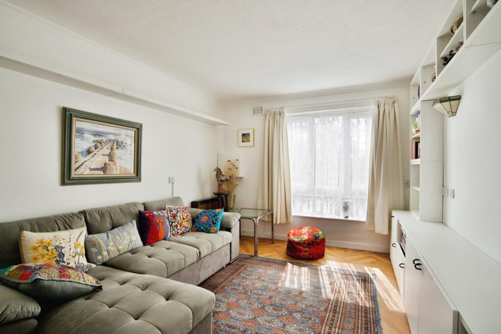 Main image of property: Flat 30, Oak Lodge, 56 Cambridge Road, London, E11