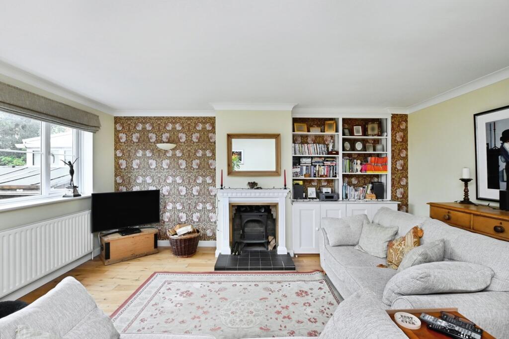 House in Chichester, Midhurst - More