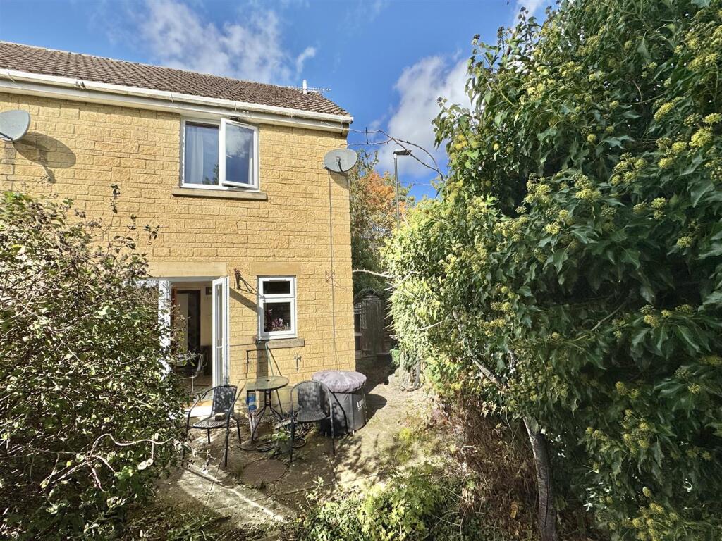 House in Gloucester - View 4