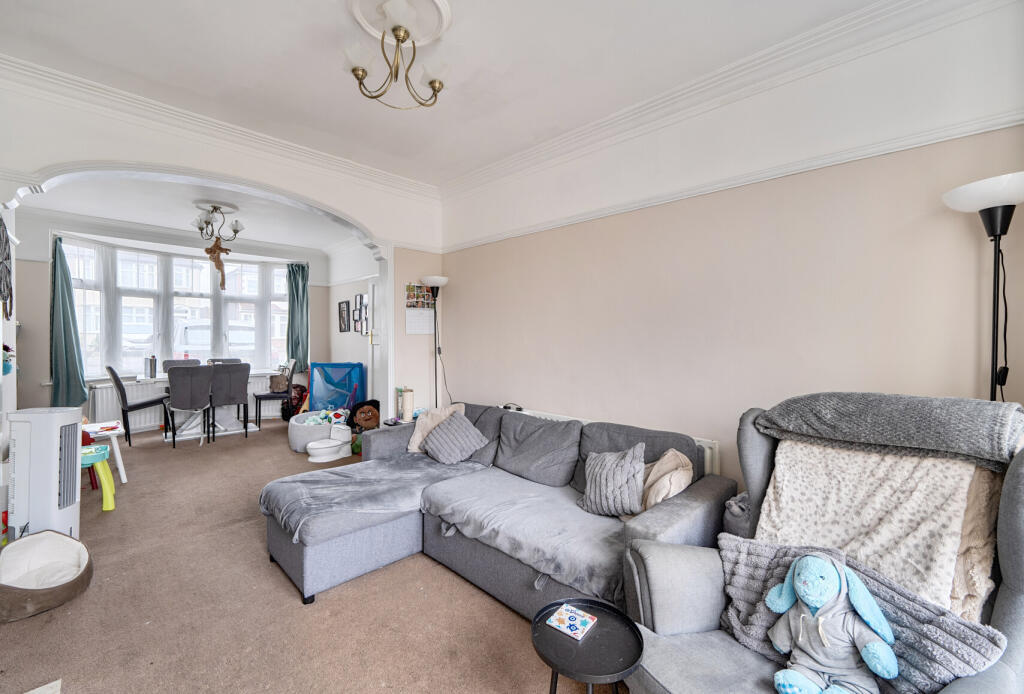 House in London, Benhilton - View 2