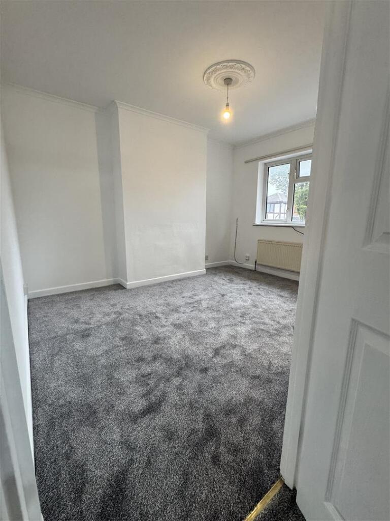 Apartment in Southend-on-Sea, Essex - View 4