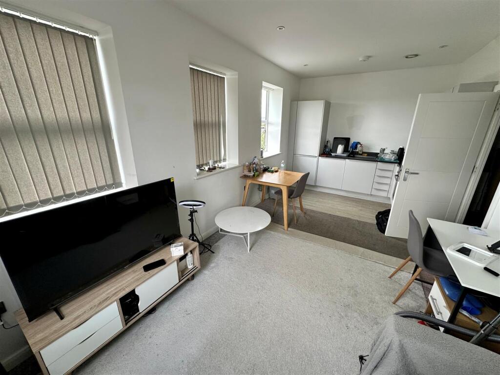 Apartment in Bolton, Greater Manchester - View 5