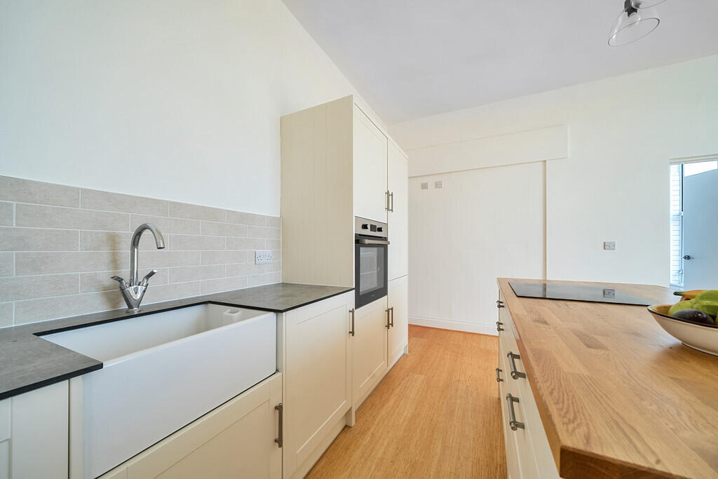 Apartment in Torquay - More
