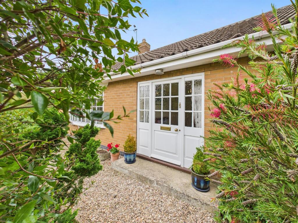 3-bed bungalow on Grange Lane, Utterby, Louth, £265,000