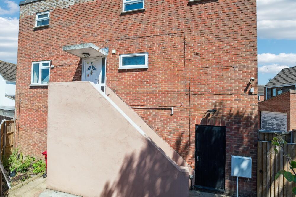 Main image of property: Rochfords Gardens, Slough, SL2