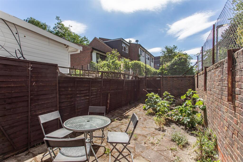 Canal Close, Stepney Green, E1 - View 4