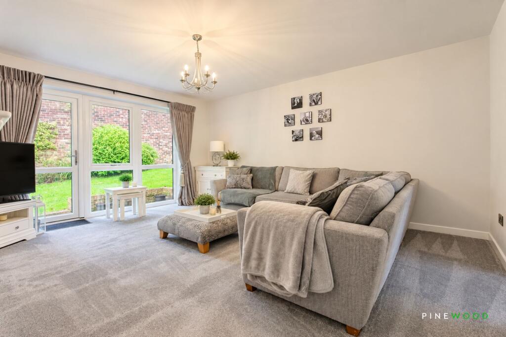 House in Chesterfield, Derbyshire - View 5