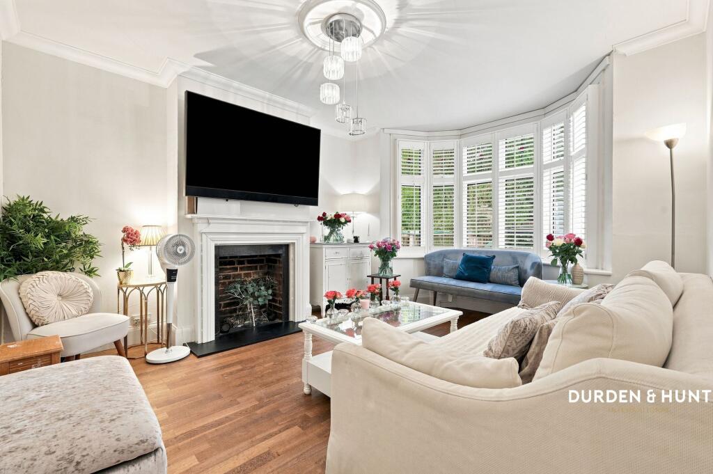 House in London, Gidea Park - View 2