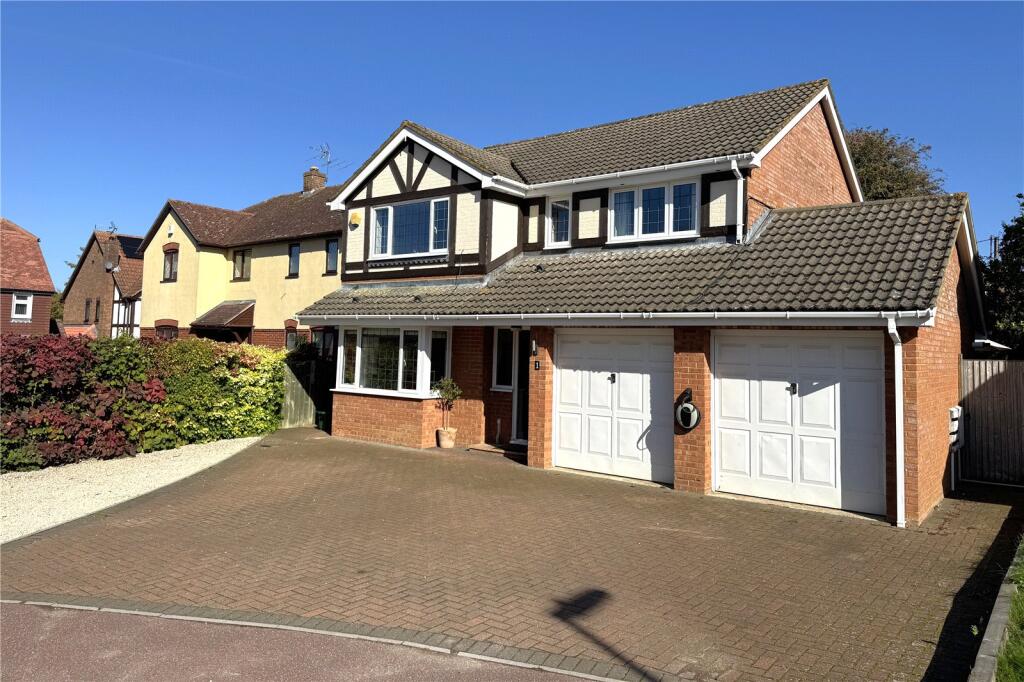 4-bed detached on Lees Meadow, Hook, Hampshire, RG27, £750,000