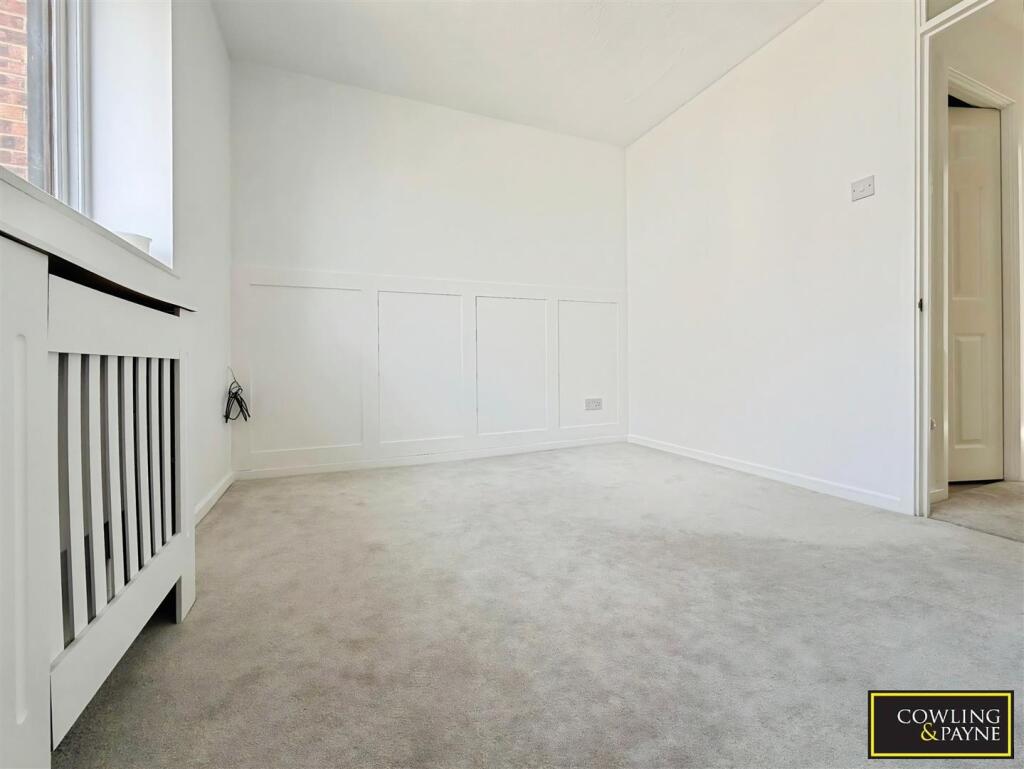House in Basildon, Laindon Cross, Steeple View - View 4