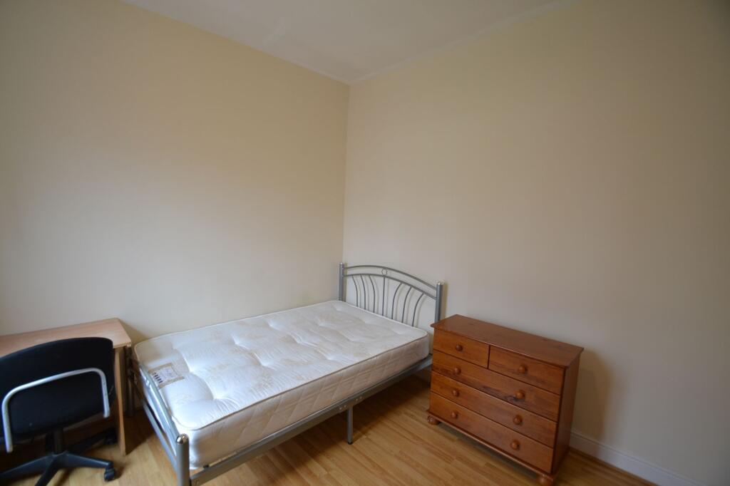 2 bedroom house share for rent