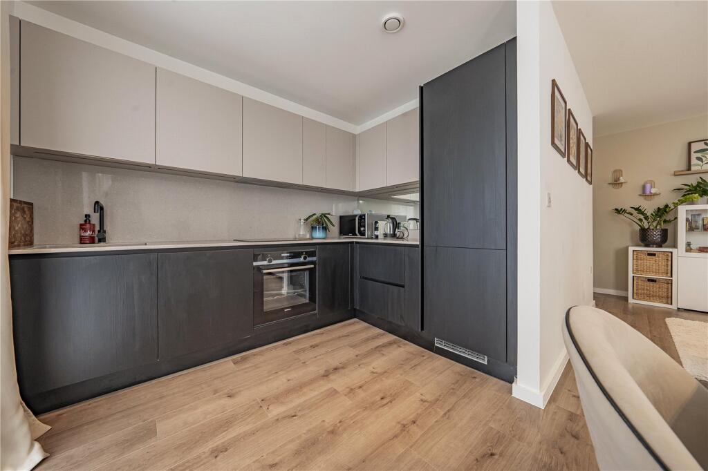 Apartment in London, Merton Park - View 5