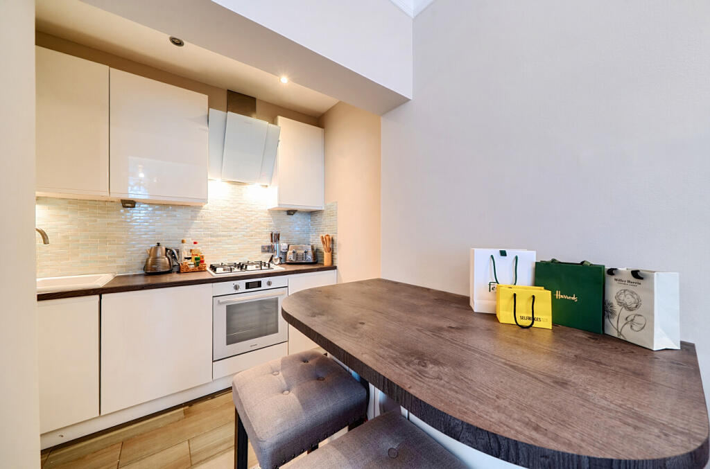 Apartment in London, Earl's Court - More