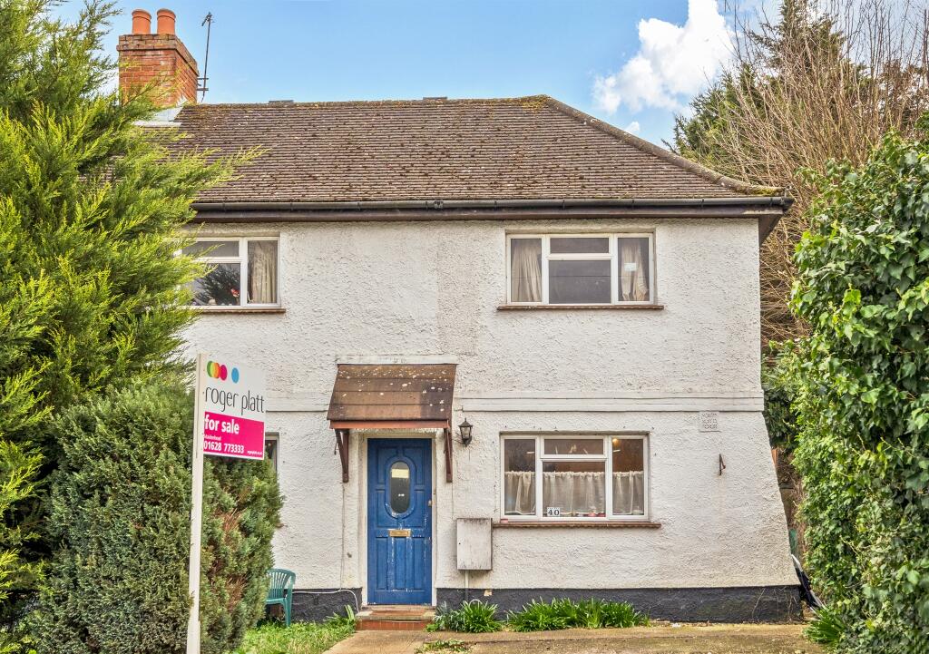 3-bed semi-detached on Desborough Crescent, Maidenhead, £450,000
