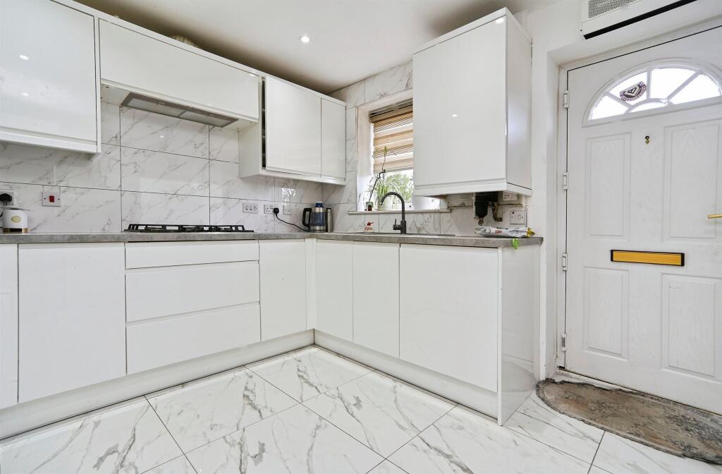 House in Leeds, West Yorkshire - View 2