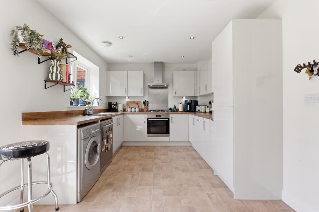 House in North East Derbyshire, Wingerworth - More