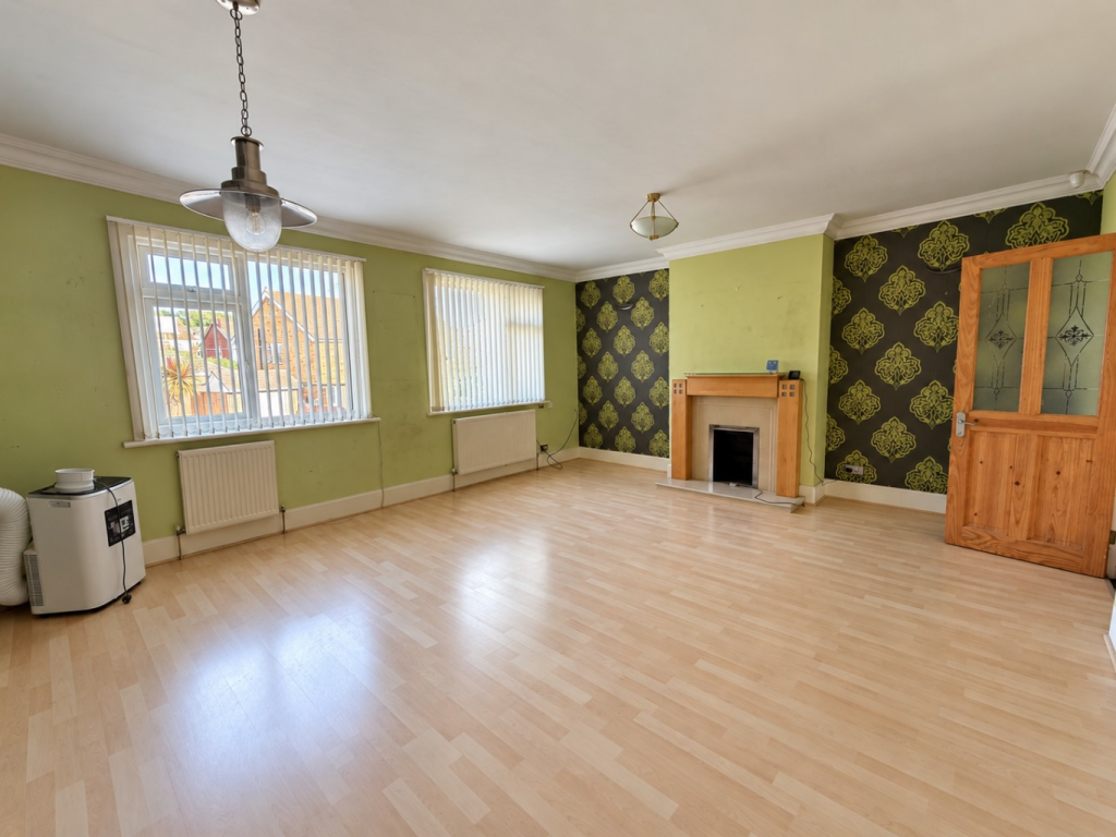 Apartment in Castle Point, Essex - View 2