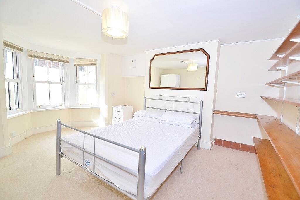 Main image of property: Victoria Road, Cambridge, CB4