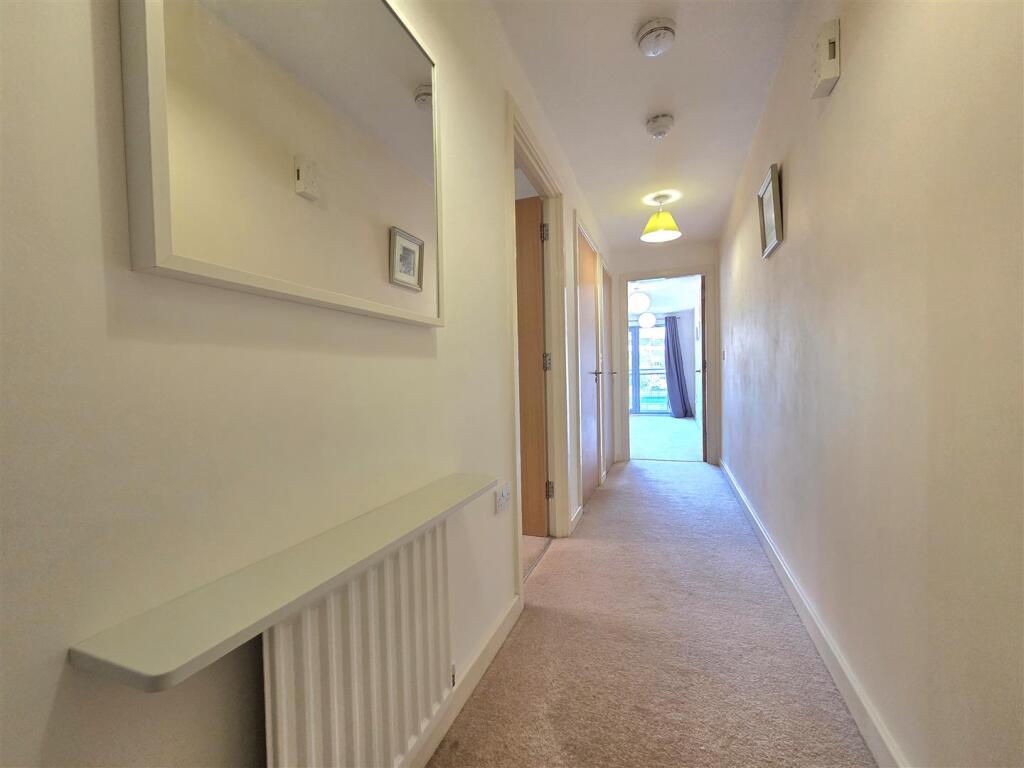 Apartment in Gloucester, Gloucestershire - View 4