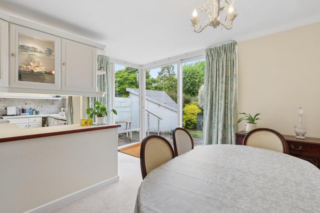 House in Kingston upon Thames - More