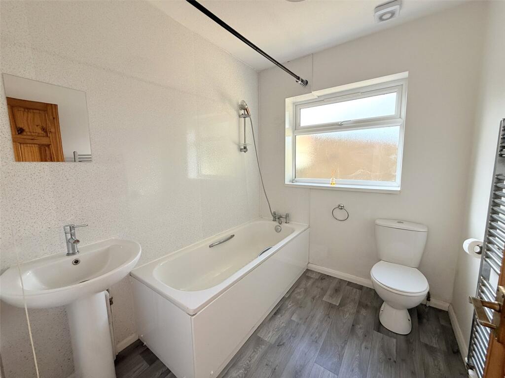 House in Wealden, Polegate - More