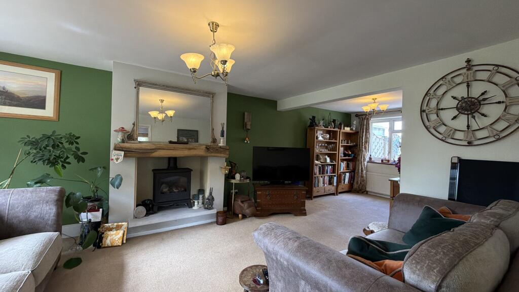 House in High Peak, Charlesworth - View 4