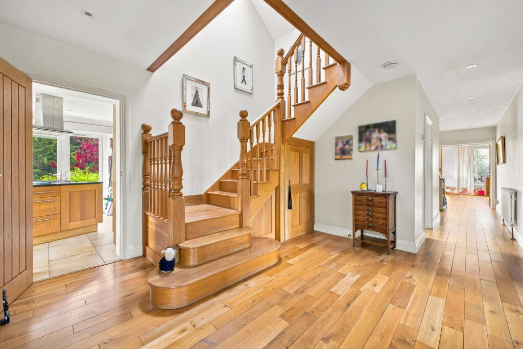 House in Guildford, East Horsley - View 4