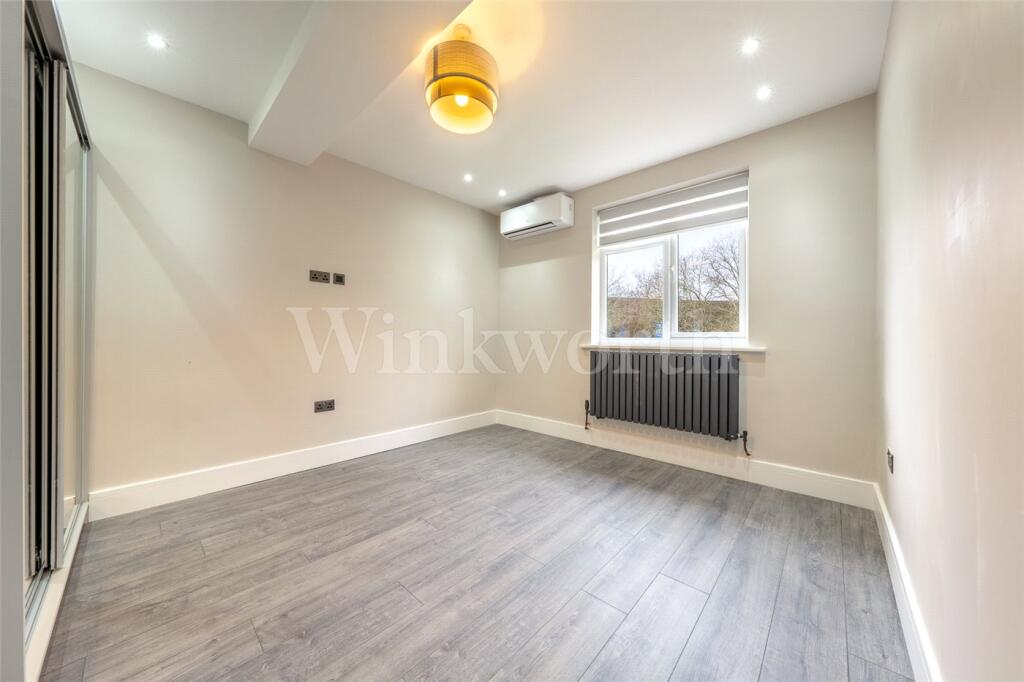 Apartment in London - More