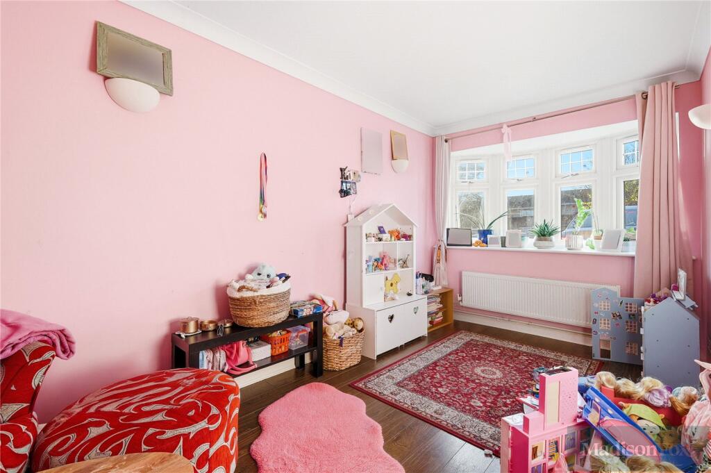 Regency Close, Chigwell, Essex, IG7 – pohled 6